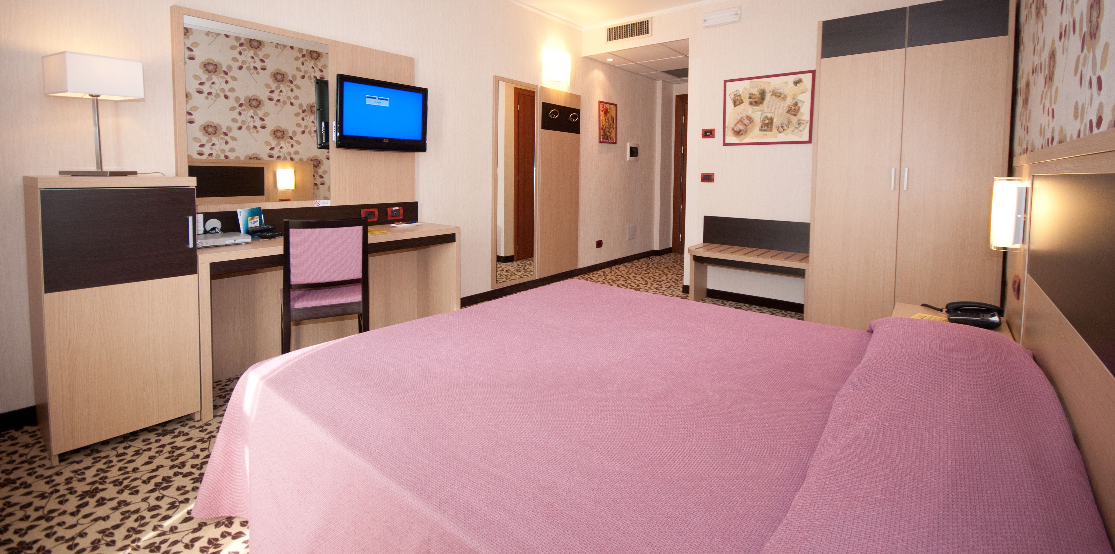 twin room | minibar, desk, blackout curtains, soundproofing