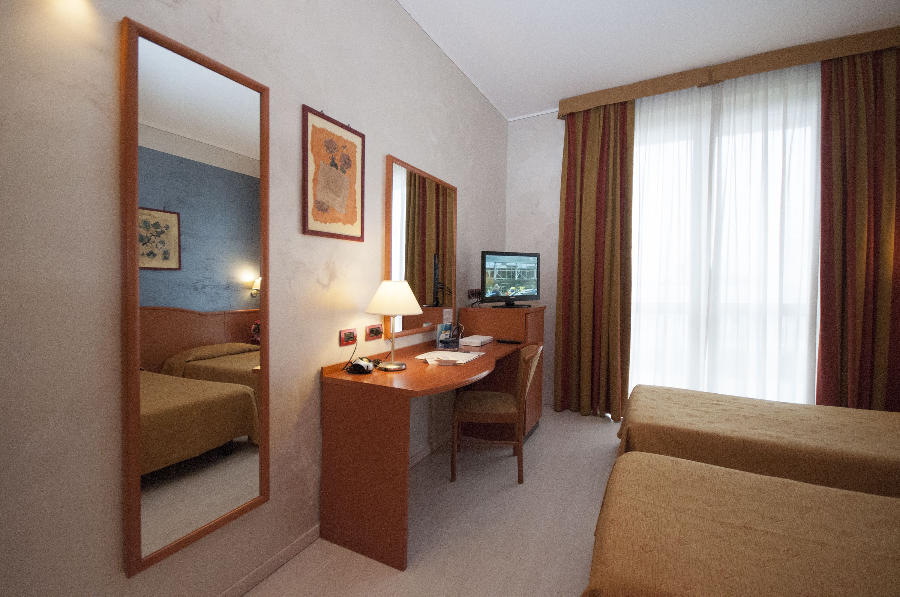 Double Room Single Use, 1 Queen Bed | Minibar, desk, blackout drapes, soundproofing