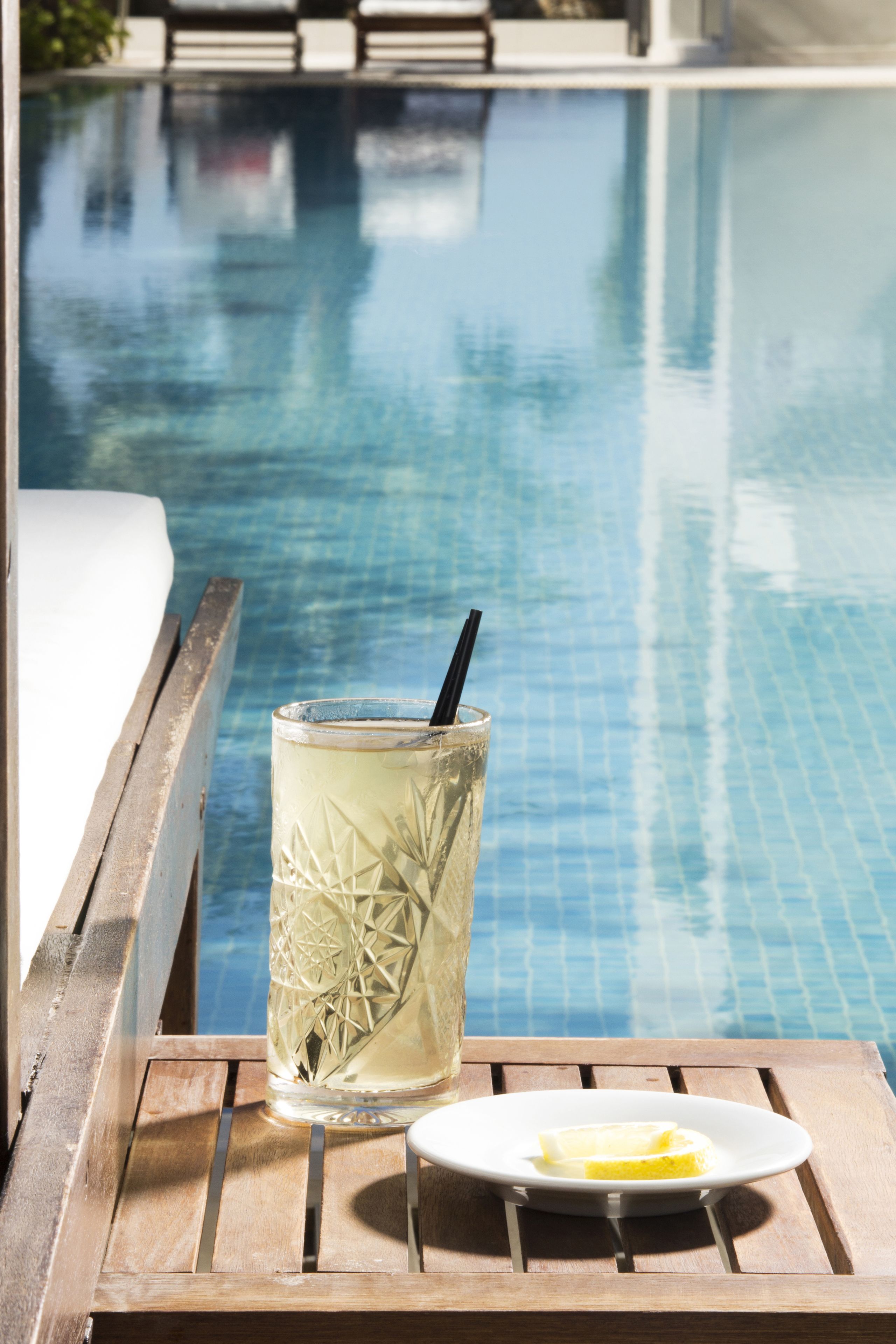 4 outdoor pools, open 10:00 am to 7:00 pm, pool umbrellas, pool loungers