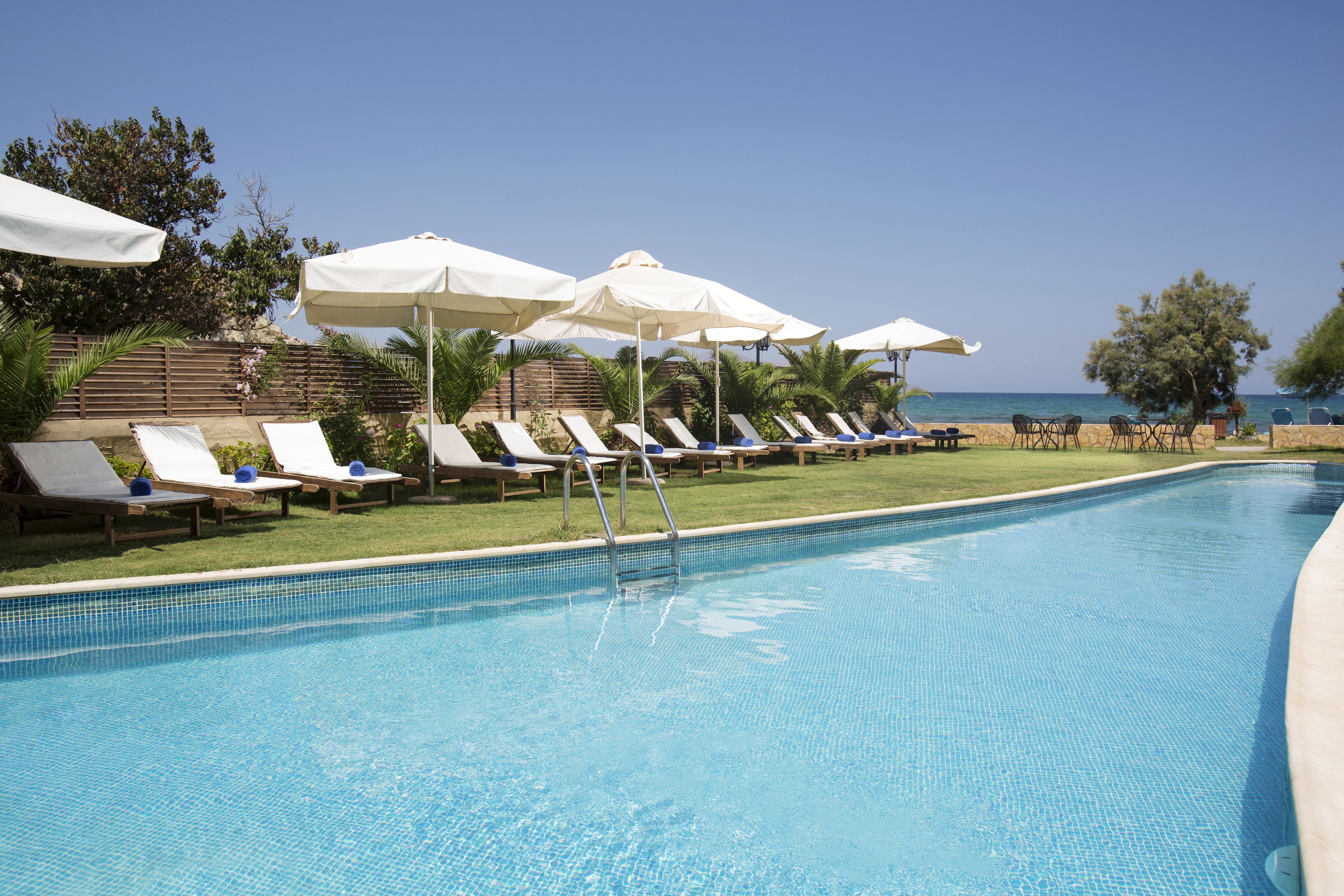 4 outdoor pools, open 10:00 am to 7:00 pm, pool umbrellas, pool loungers