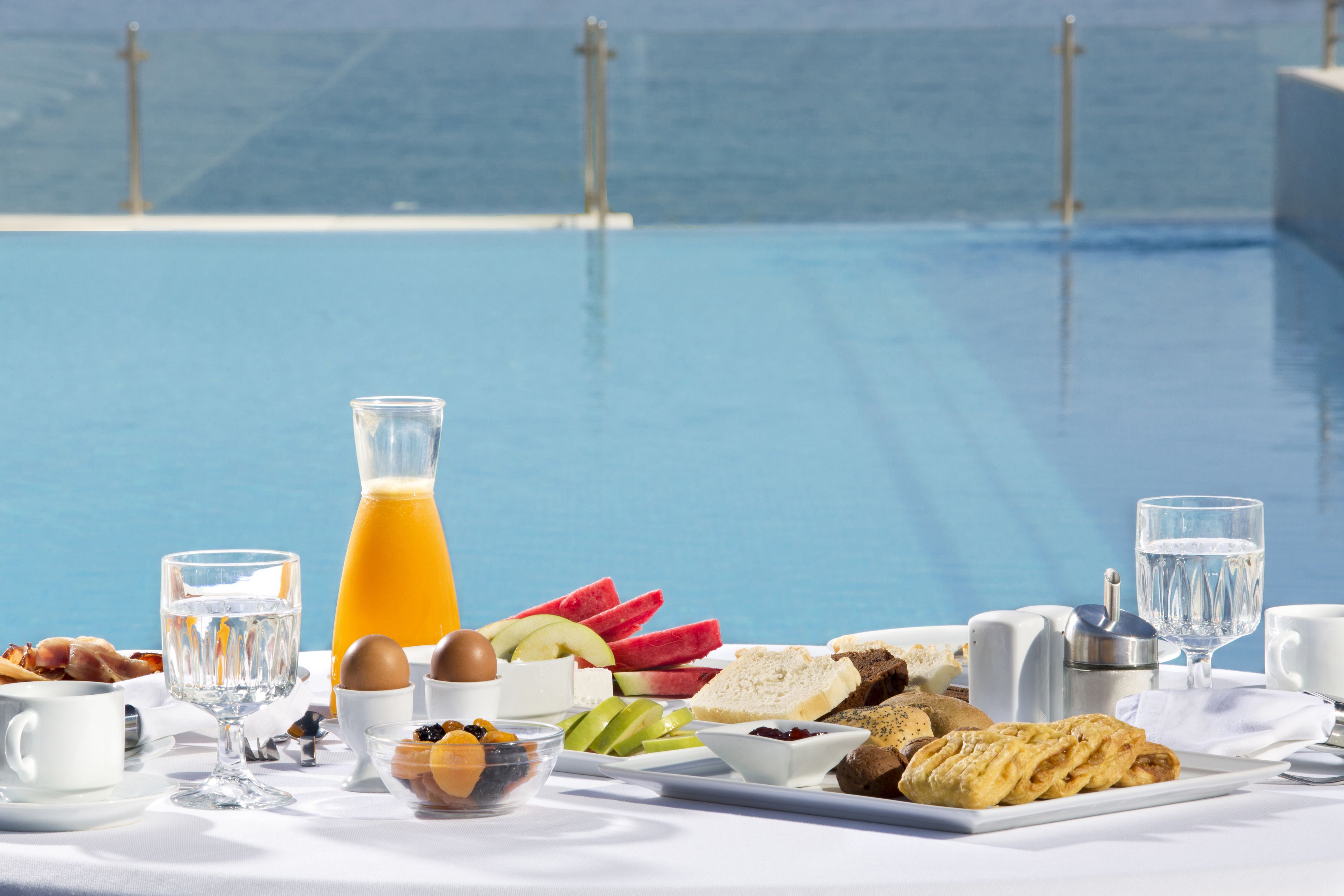 Free daily buffet breakfast