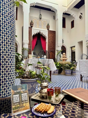 3 restaurants; breakfast, lunch, and dinner served - Palais Nazha Fes - Luxury Lodging (Fes)