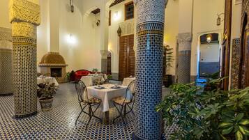 Suite (Mostakfi) | Terrace/patio