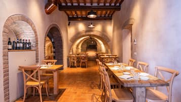 2 restaurants, Regional cuisine
