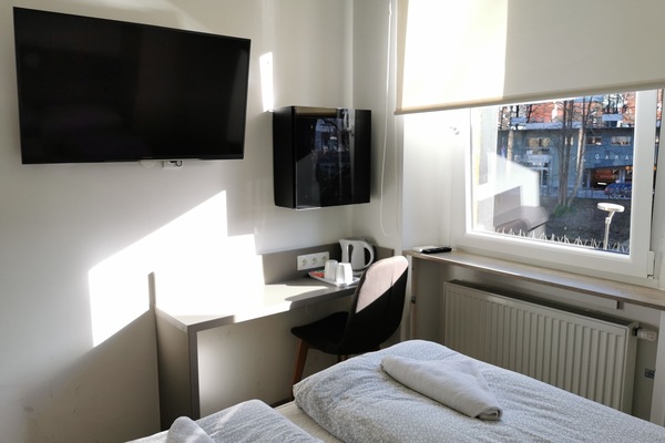 Doppelzimmer, eigenes Bad | Kostenloses WLAN, Bettwäsche