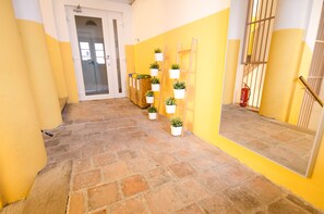 Pintu masuk interior