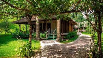 Luxe beddengoed, een minibar, een kluis op de kamer, een bureau