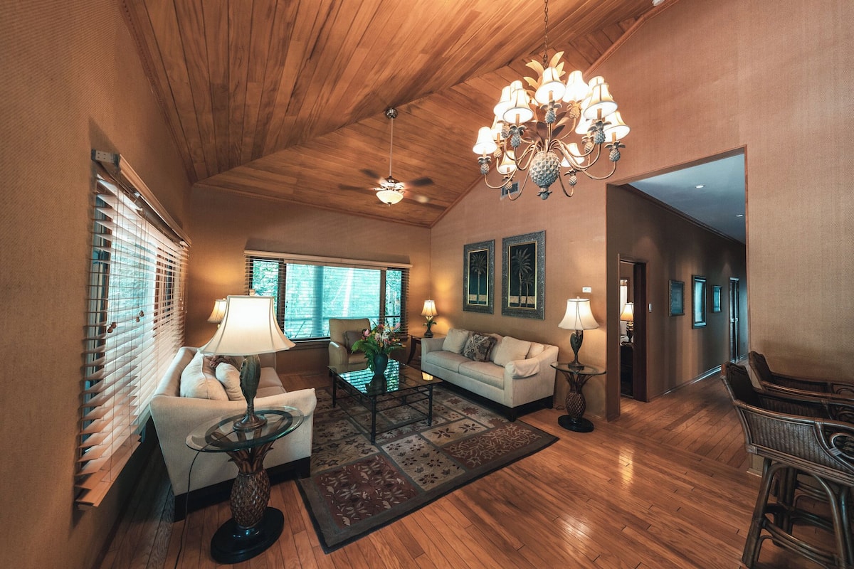 2-Bedroom Family Villa w/ Air Conditioning | Living room