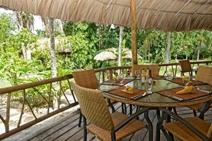 아침 식사, 점심 식사, 저녁 식사 제공, 현지 요리