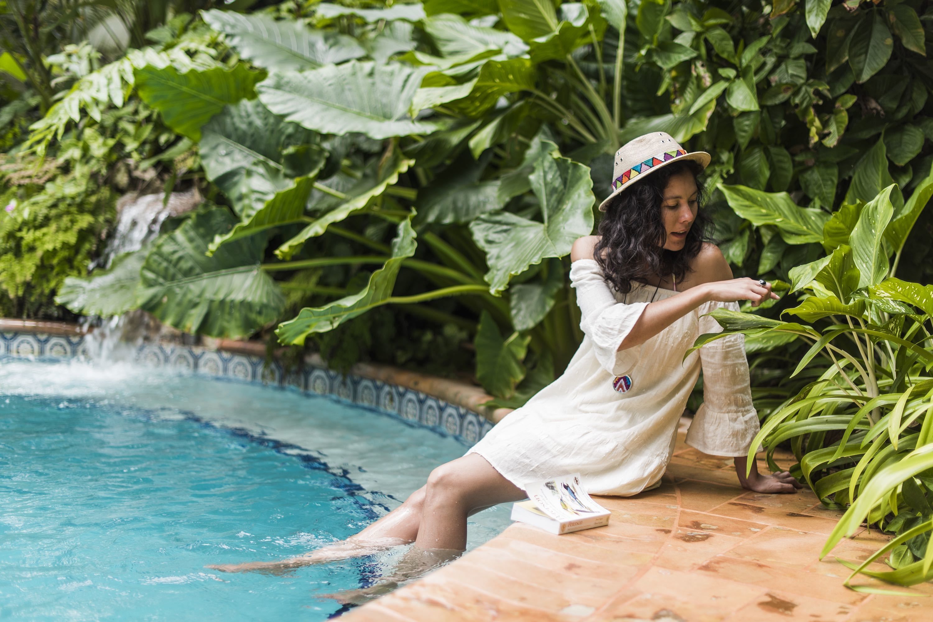 室外游泳池，收费帐篷屋，池畔遮阳伞