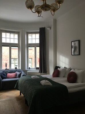 Double Room | Free cribs/infant beds, free WiFi, bed sheets