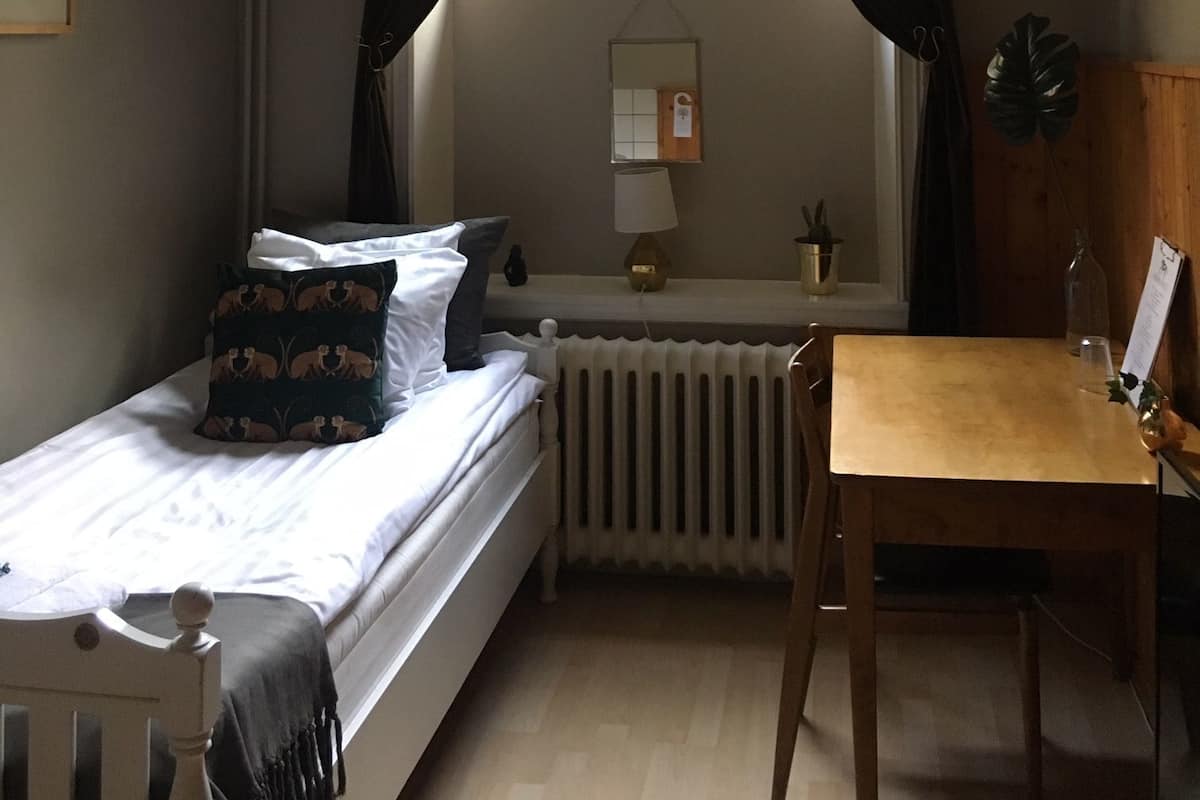 Free cots/infant beds, free WiFi, bed sheets