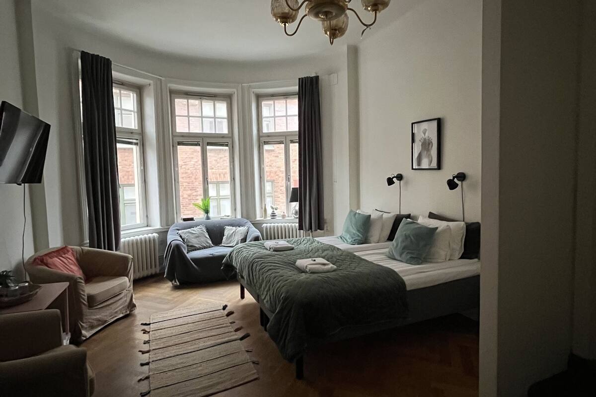 free cots/infant beds, free wifi, bed sheets