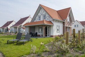 Habitación básica, 1 cama Queen size, vista al océano | Interior