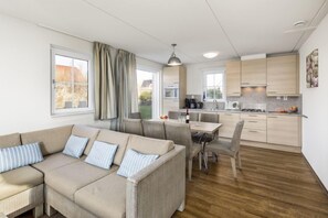 Perushuone, 1 keskisuuri parisänky, valtamerinäköala | Sisätilat