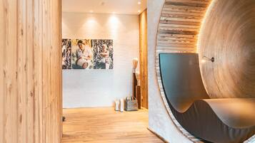 Sauna, steam room