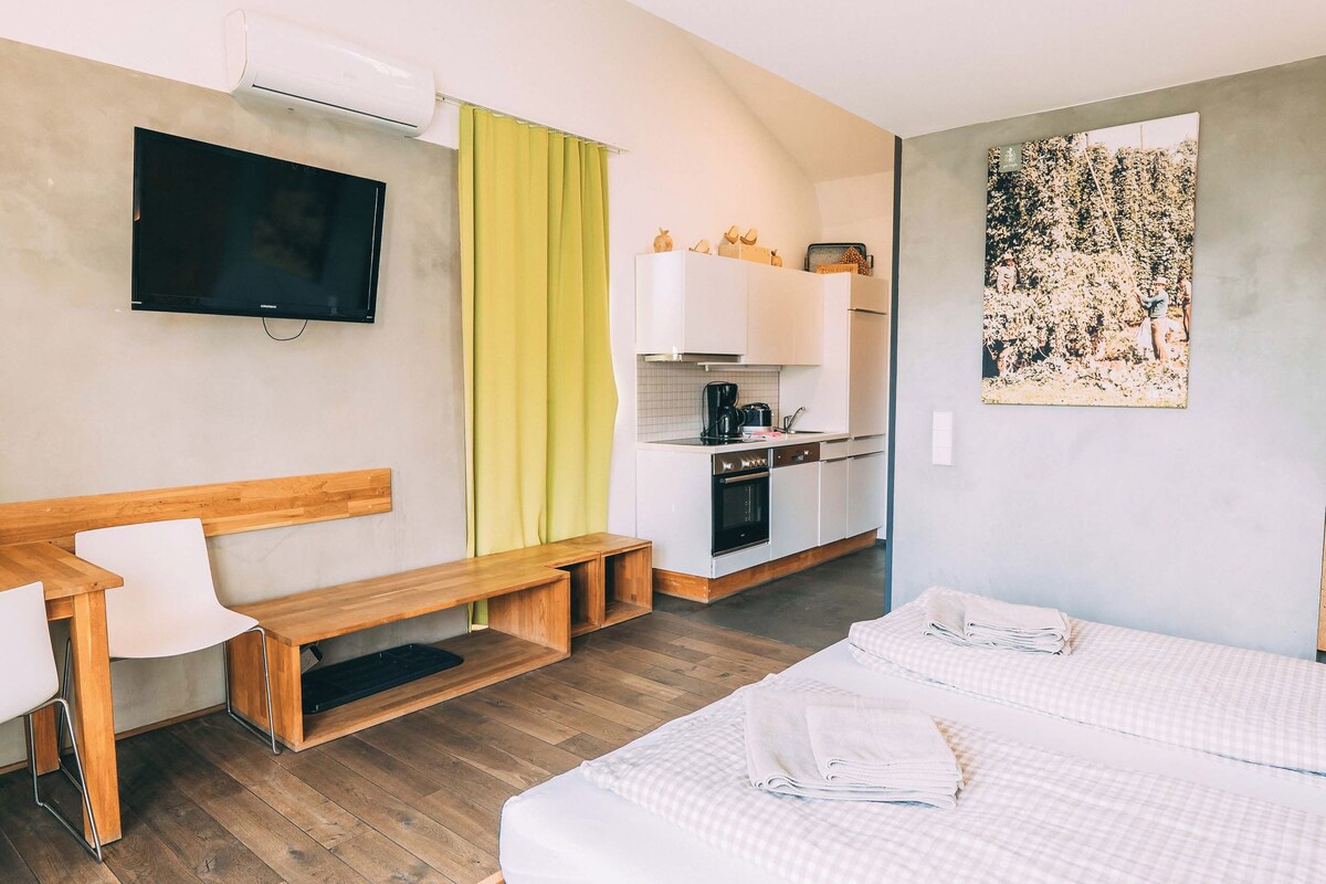 Suite estudio junior, cocineta (balcony) | Wifi gratis, muebles diferentes y ropa de cama