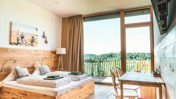 Estudio panorámico, balcón | Muebles diferentes, wifi gratis y ropa de cama