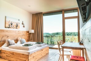 Panoramic Studio, Balcony | Individually furnished, free WiFi, bed sheets - Gut Hügle Erlebnishof (Ravensburg)