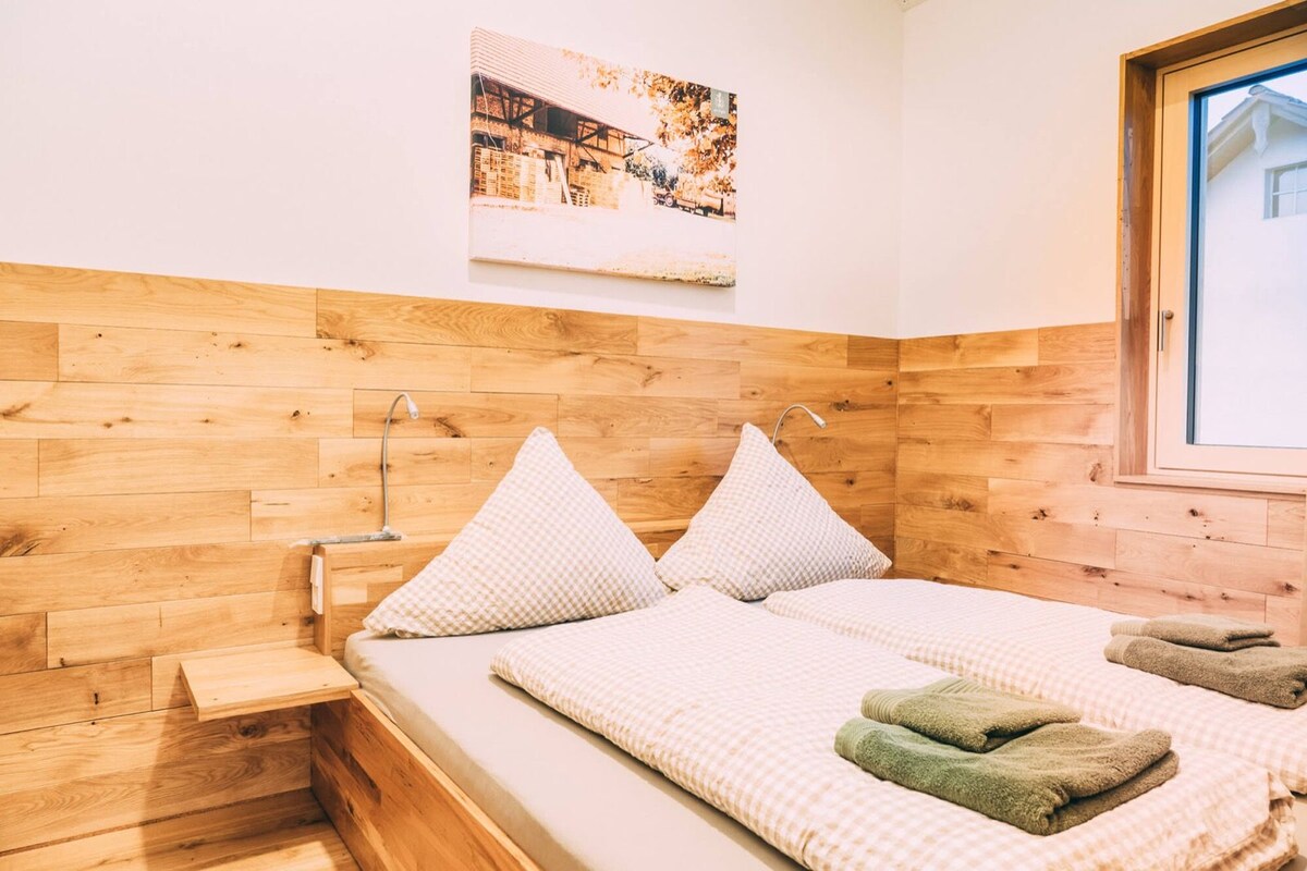 Wifi gratis, muebles diferentes y ropa de cama
