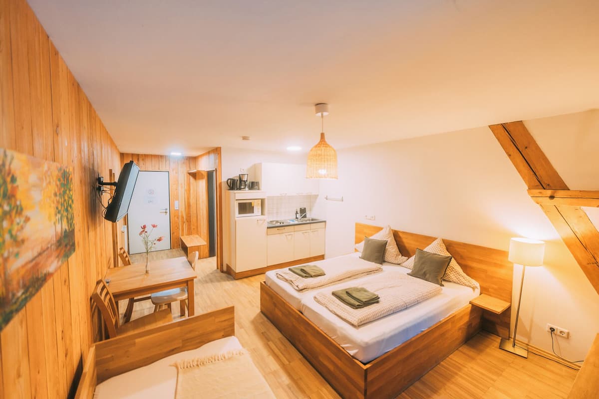 Standard Studio, Kitchenette