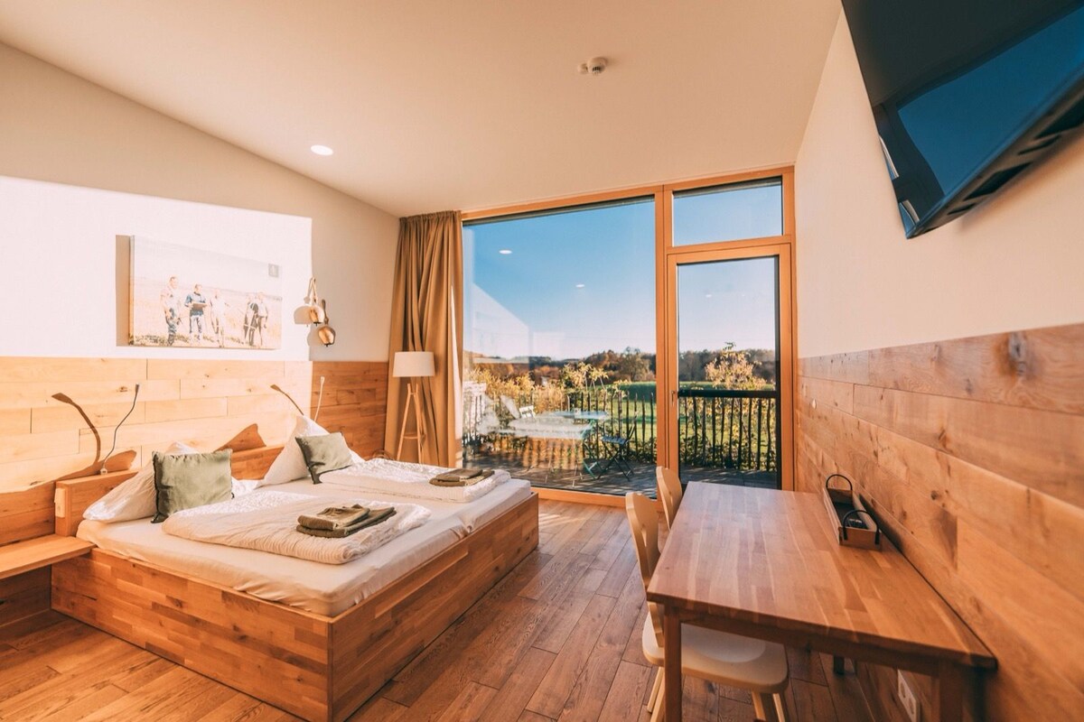 Estudio panorámico, patio | Wifi gratis, muebles diferentes y ropa de cama