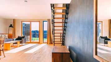 Lejlighed - 2 soveværelser - tekøkken (balcony) | Opholdsområde | 44-tommers fladskærms-tv med satellitkanaler, tv, legetøj