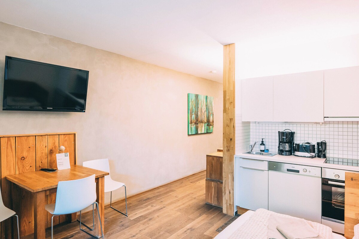 Wifi gratis, muebles diferentes y ropa de cama