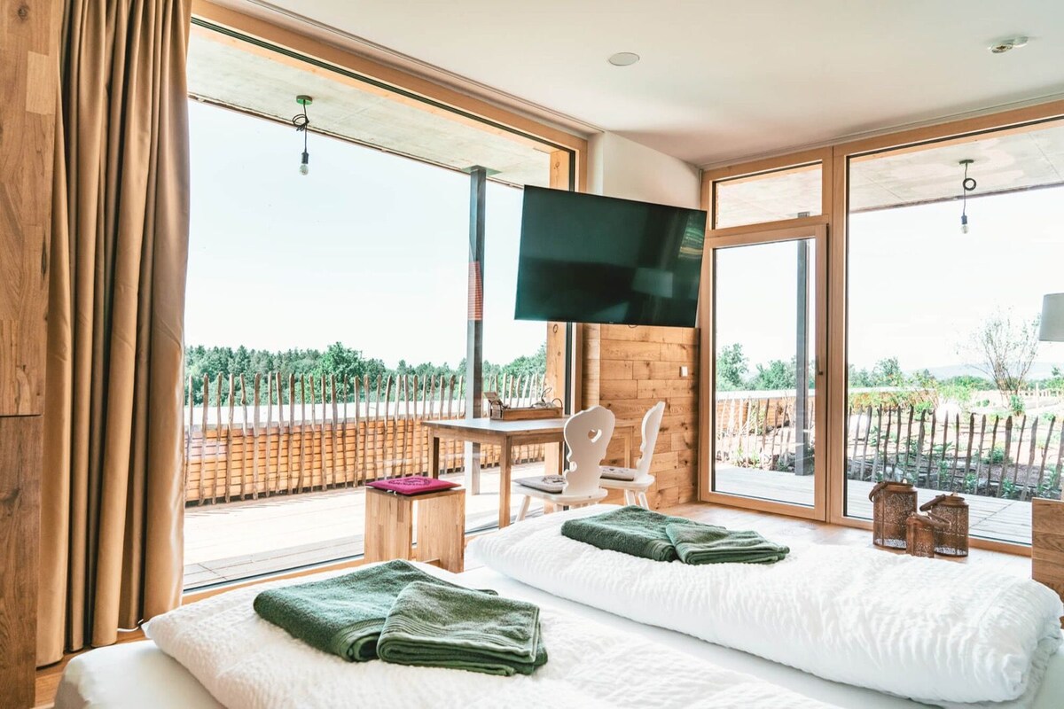 Estudio panorámico, patio (Deluxe) | Wifi gratis, muebles diferentes y ropa de cama