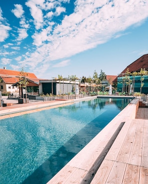 Seasonal outdoor pool, open 8:00 AM to 8:00 PM, pool loungers