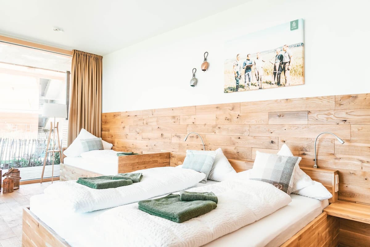 Individually furnished, free WiFi, bed sheets