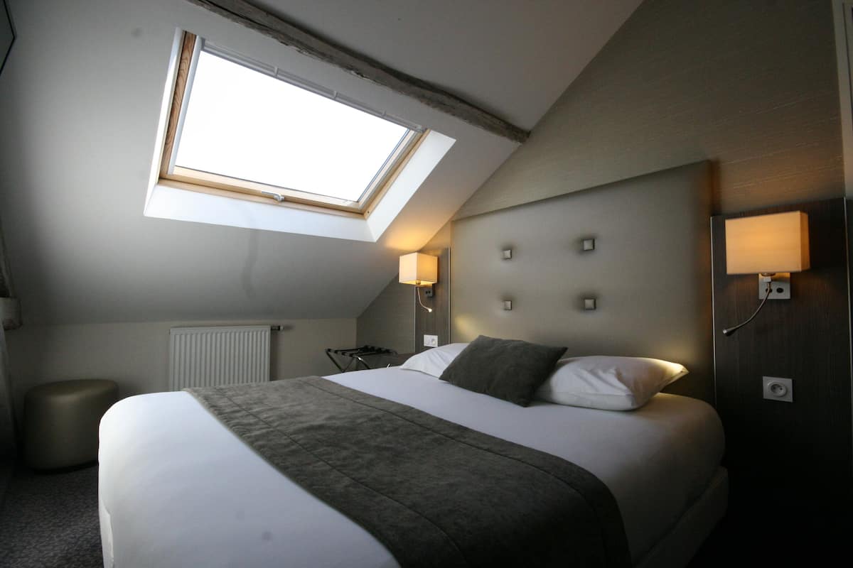 Premium bedding, individually decorated, individually furnished, desk