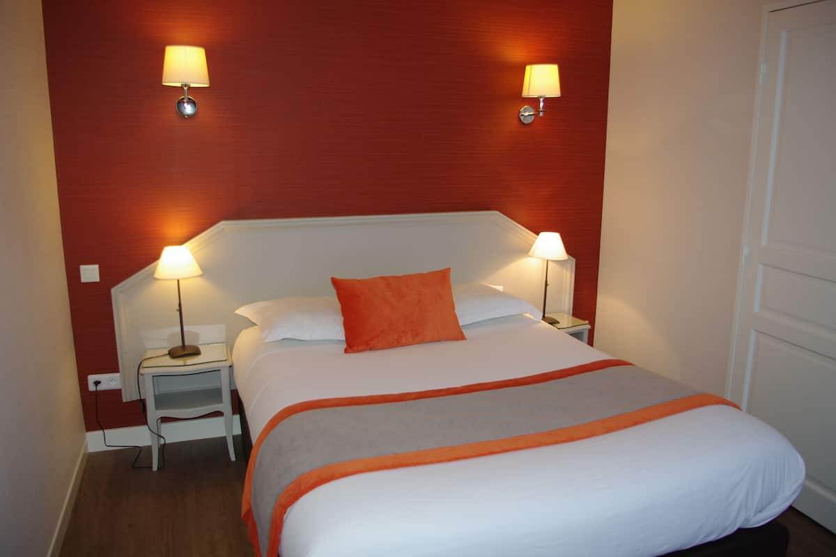 Premium bedding, individually decorated, individually furnished, desk