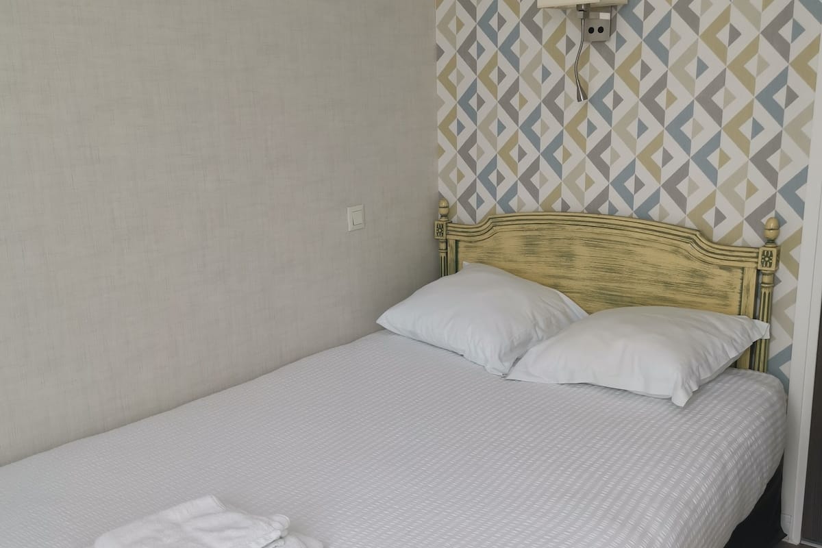 Premium bedding, individually decorated, individually furnished, desk