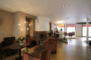 2 บาร์/เลานจ์