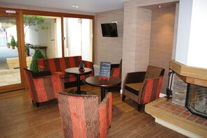 2 บาร์/เลานจ์