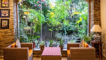 Lobby lounge