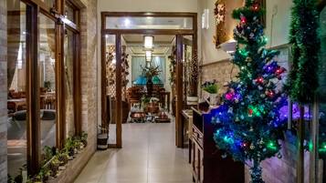 ์์นจ ์์ฌ, ์ ์ฌ ์์ฌ, ์ ๋
์์ฌ ์ ๊ณต, ์ธ๊ณ ์๋ฆฌ