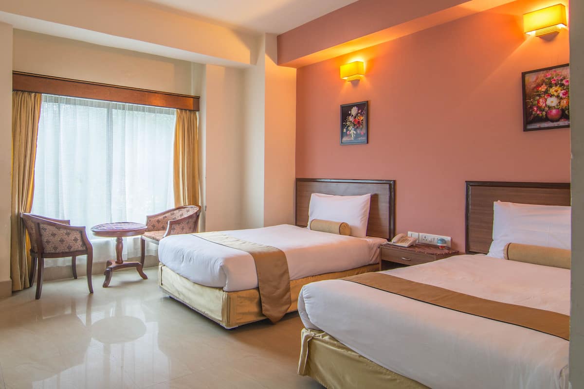 1 bedroom, premium bedding, desk, laptop workspace