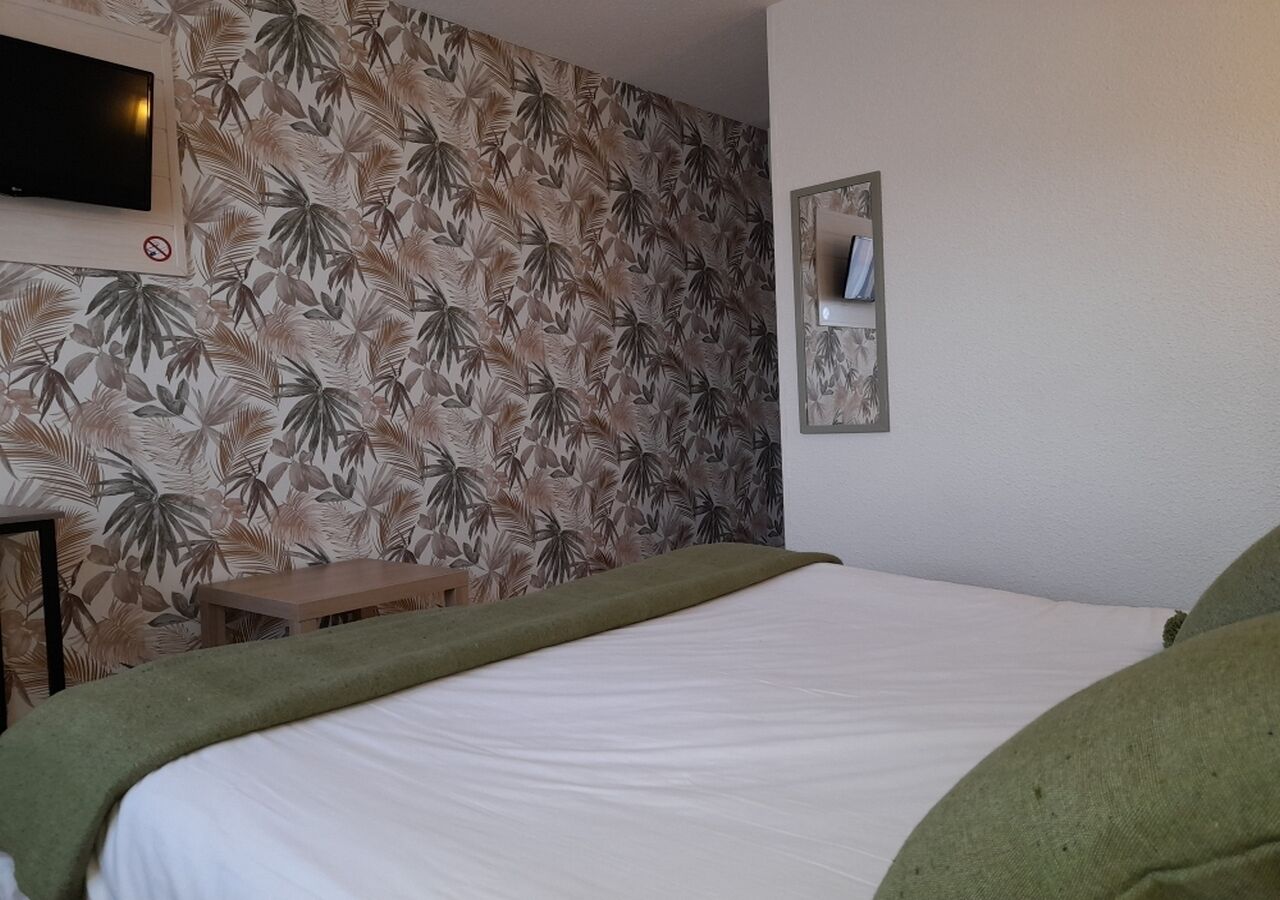 standard double room, air conditioning | premium bedding, desk, free wifi