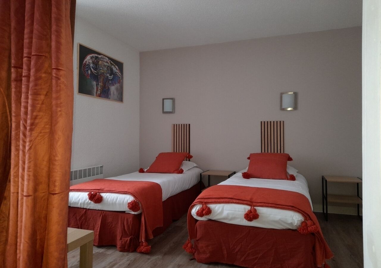 family room, air conditioning | premium bedding, desk, free wifi