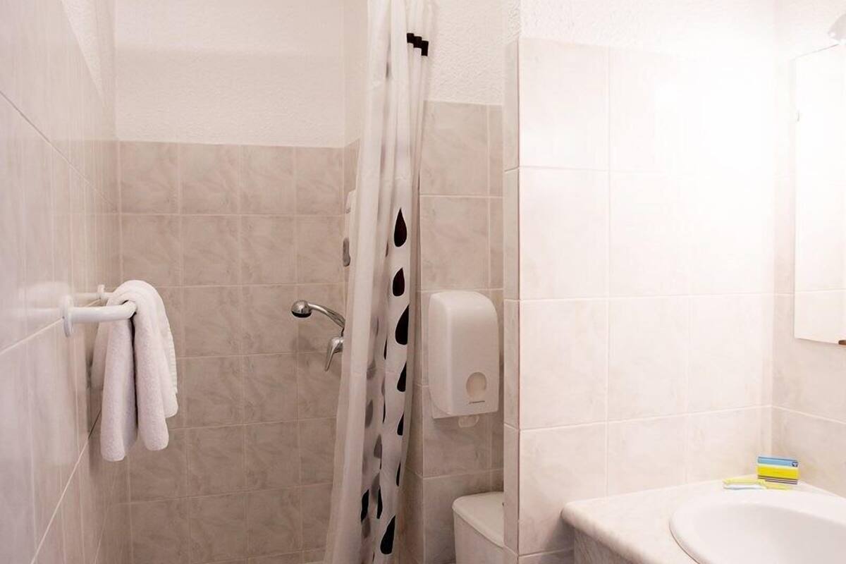superior double room, air conditioning | bathroom | shower, hair dryer, towels, soap