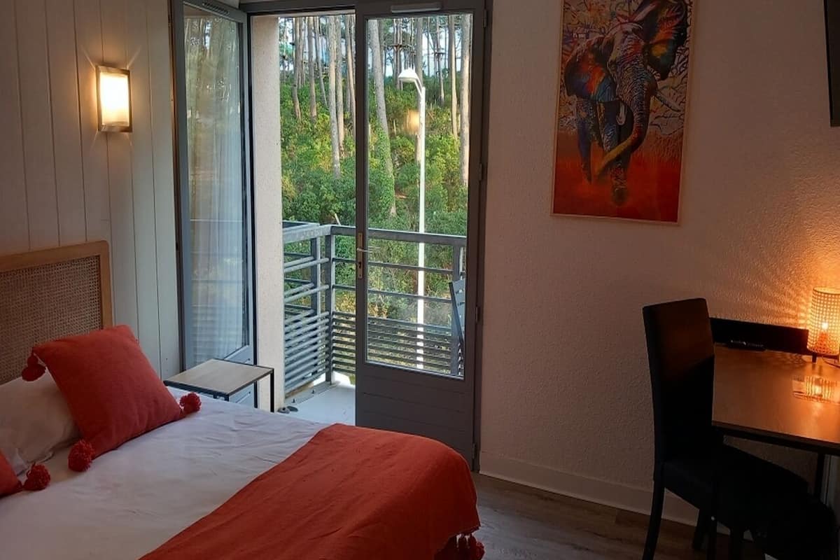 superior double room, air conditioning | premium bedding, desk, free wifi