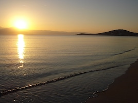 Perto da praia, areia branca