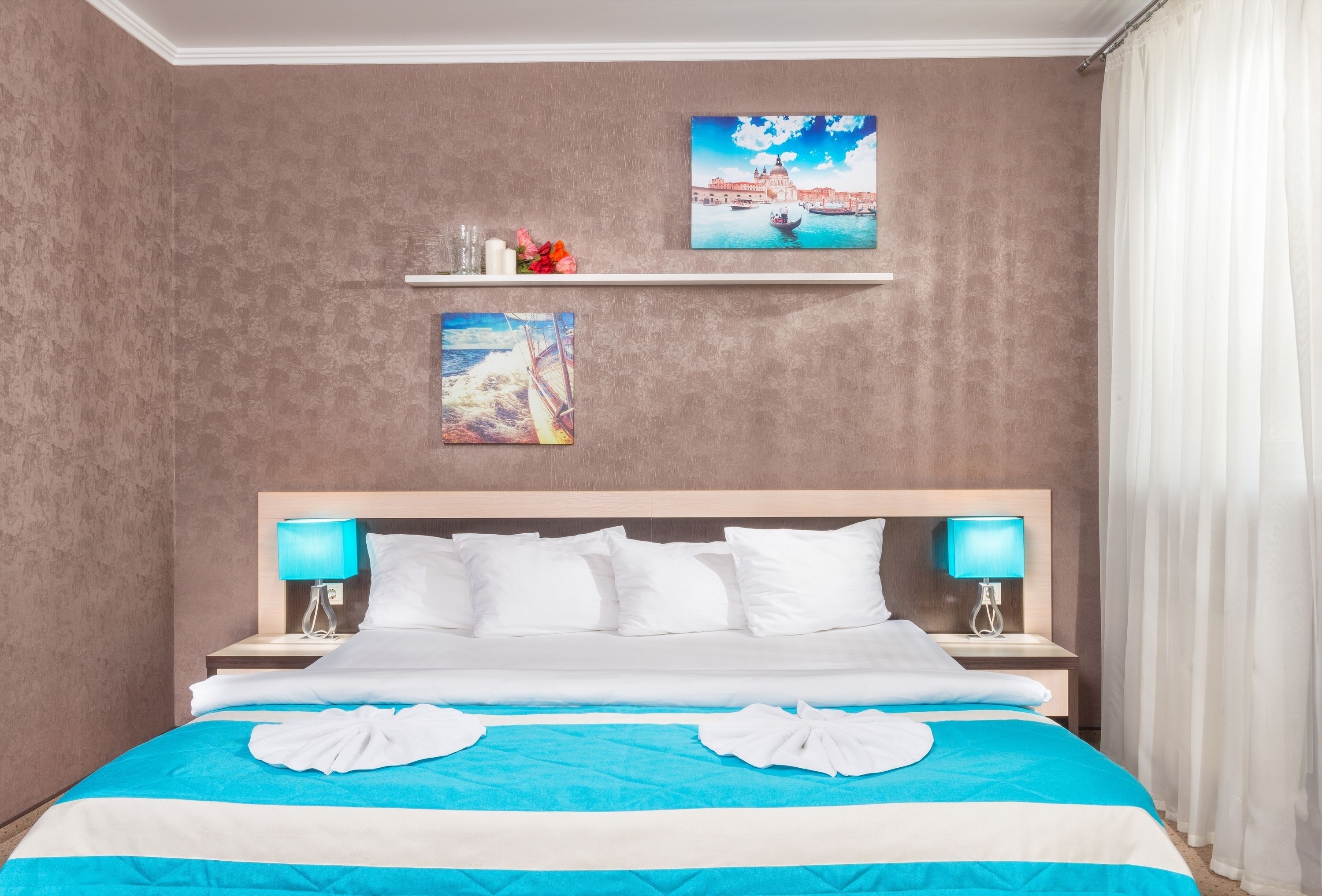 Comfort-sviitti, parveke | Tallelokero huoneessa, työpöytä, ilmaiset vauvansängyt, ilmainen Wi-Fi