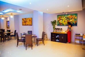 Se sirven desayunos, almuerzos y cenas