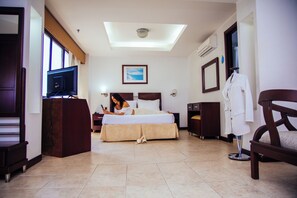 Habitación superior | Caja fuerte, escritorio, sistema de insonorización