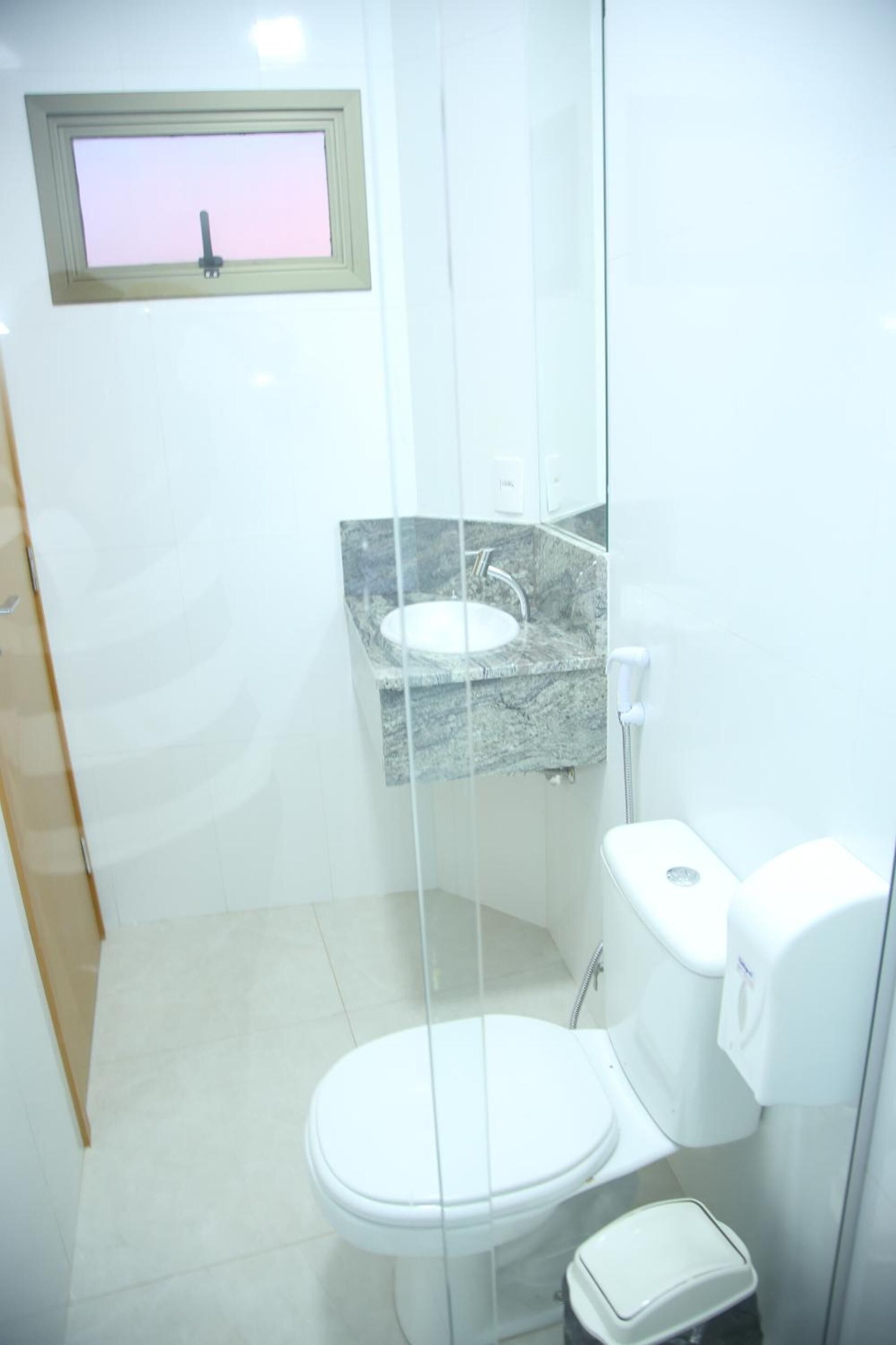 shower, free toiletries, towels