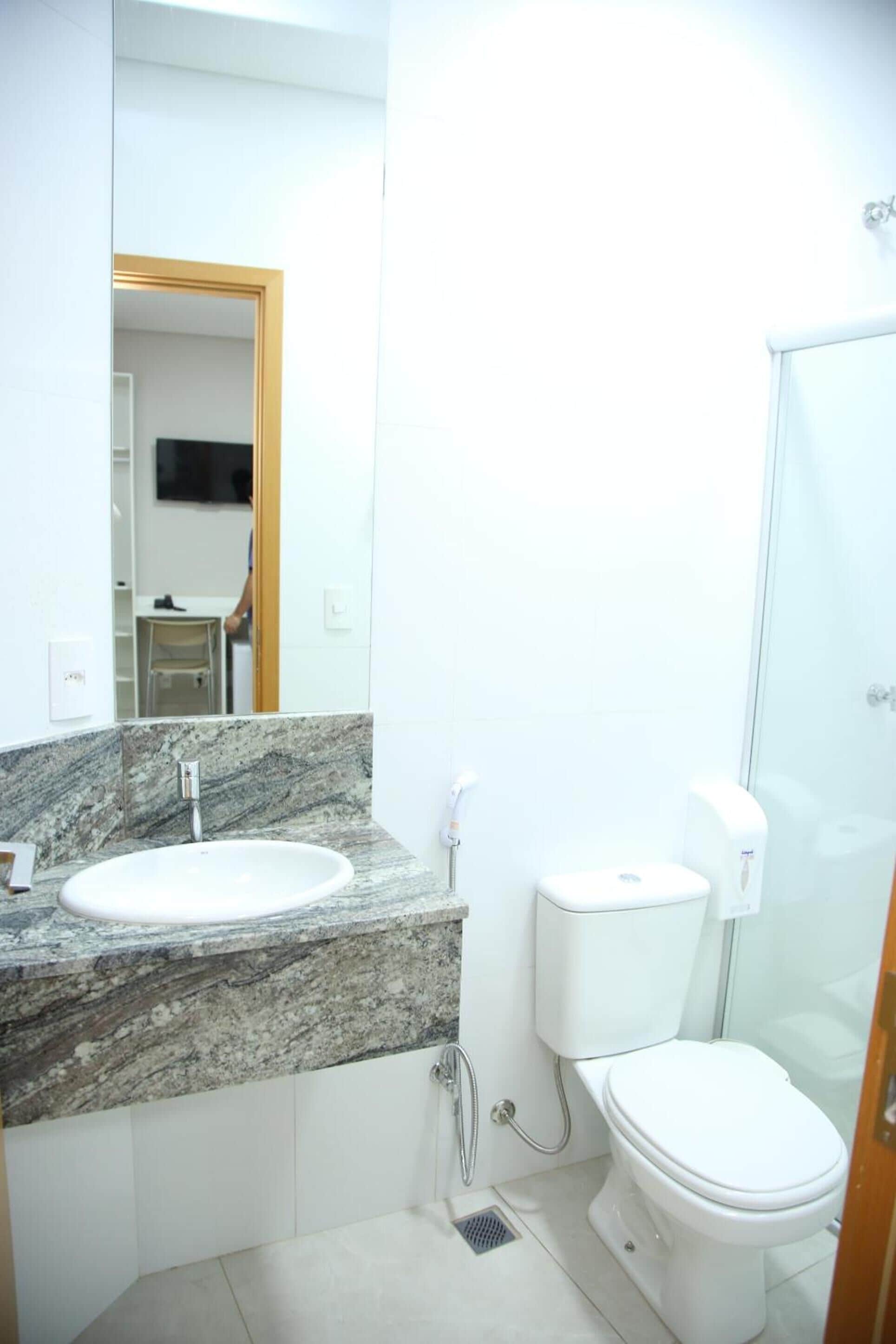 shower, free toiletries, towels