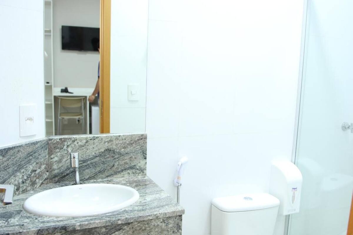 shower, free toiletries, towels